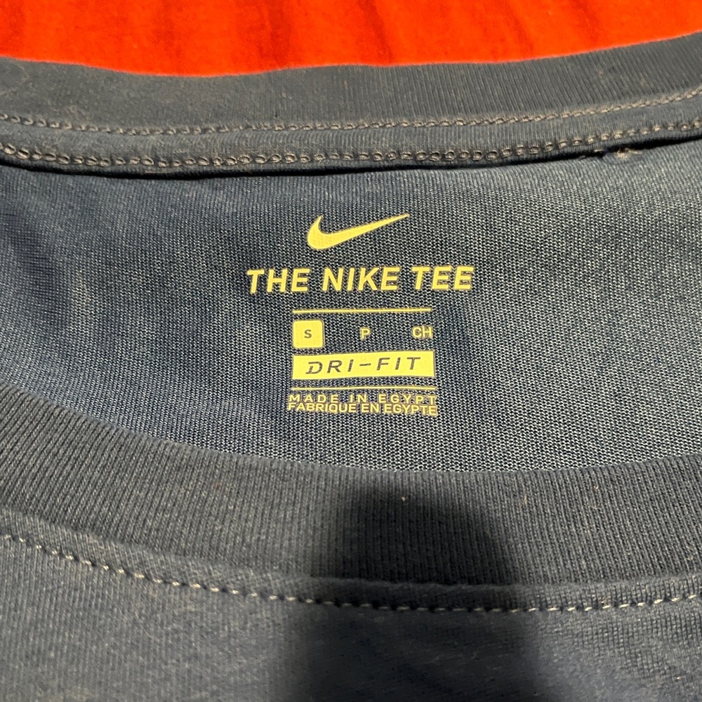 BNWT NIKE DRI-FIT STANDARD FIT TEE - Picture 9 of 12